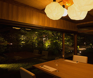 写真:レストラン寿泉 内観