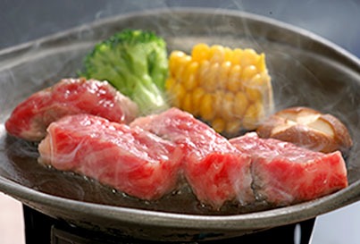 写真:黒和牛陶板焼き